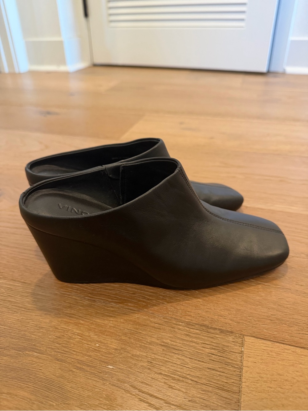 Vince Black Leather Wedge Square Toe Mules Minimalist Contemporary Chic size 6.5
